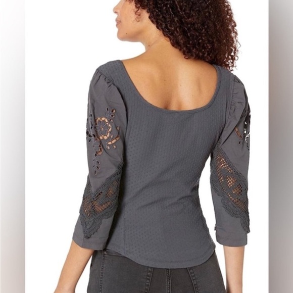 Free People NWT gray knit top with embroidered and crocheted 3/4 woven sleeves - Picture 4 of 8